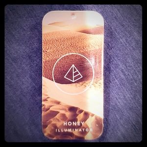 Maskcara Illuminator (Honey)